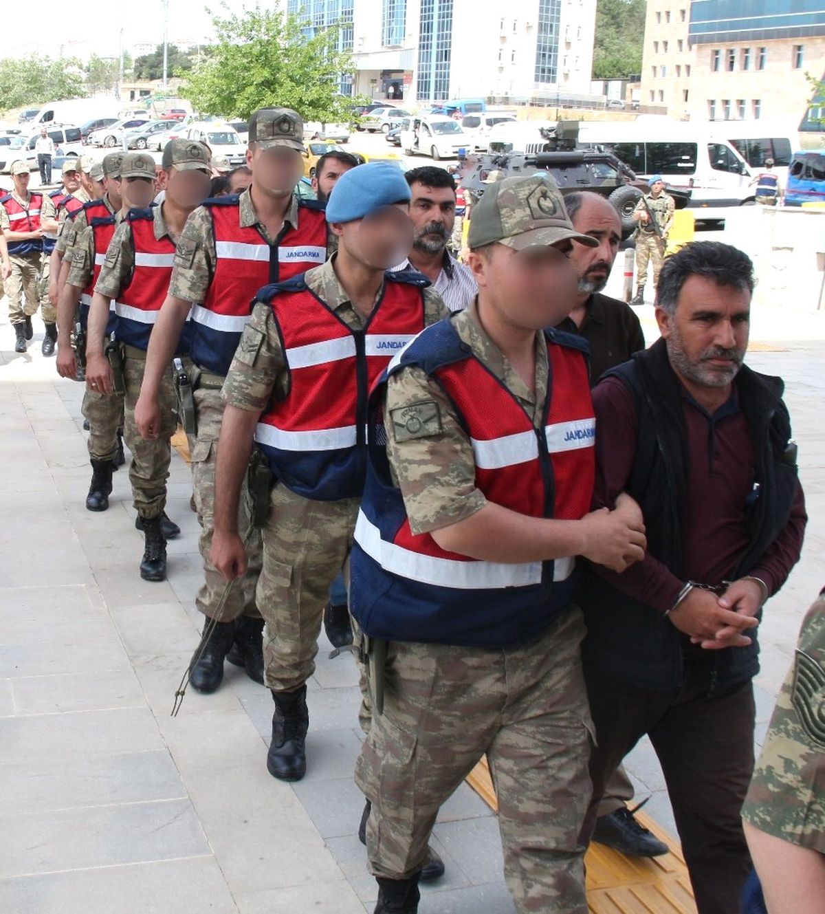 Elazığ\'da Pkk/kck Operasyonu: 17 Şüpheli Adliyeye Sevk Edildi