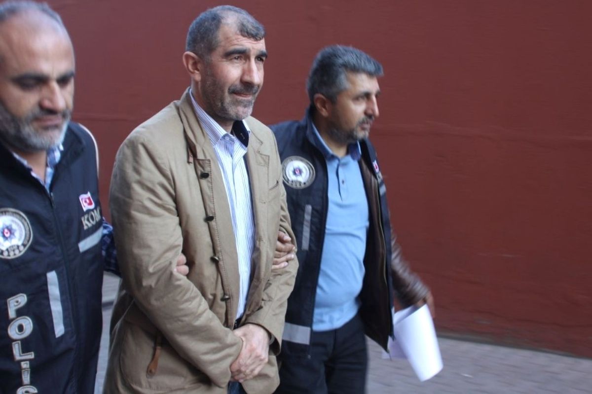 Fetö\'den Gözaltına Alınan İşadamları Adliyeye Çıkarıldı