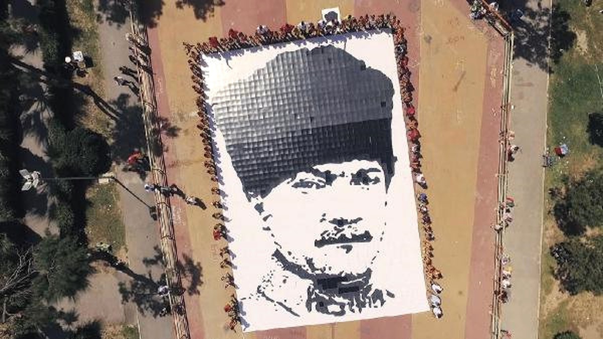 Göztepeli Minik Futbolcular Atatürk Posteri Oluşturdu