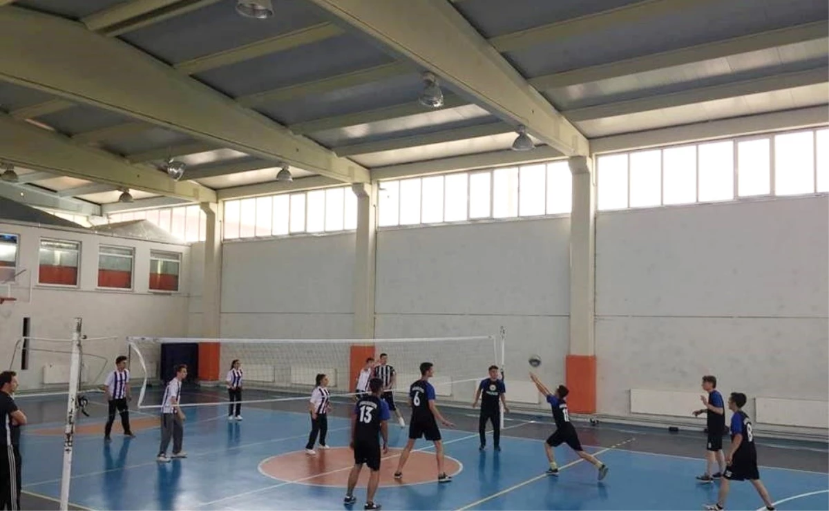 Hisarcık\'ta Liseler Arası Voleybol Turnuvası