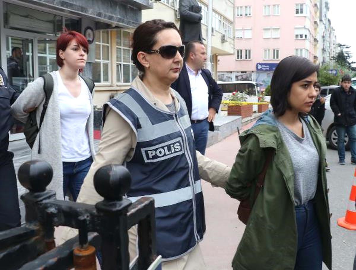 İzinsiz Oturma Eylemi Yapan 10 Kişi Adliyeye Sevk Edildi