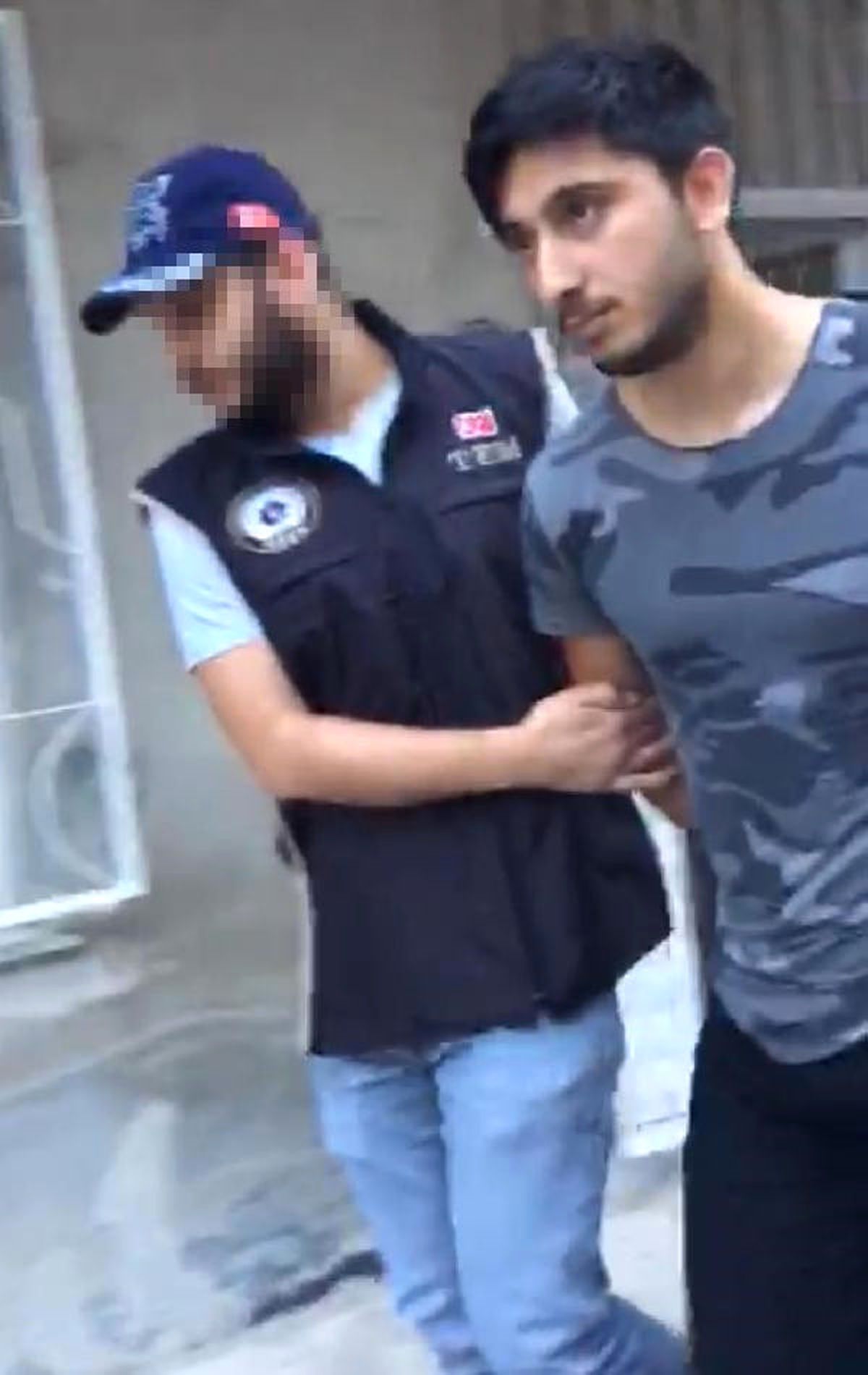 İzmir\'de Terör Operasyonu: 15 Gözaltı