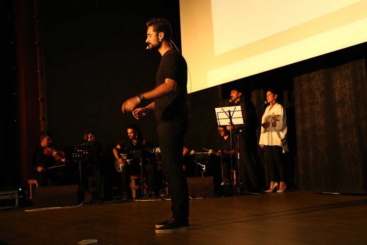 Kadın Bir Şiir Adlı Tiyatral Gösteri İzleyenlerden Tam Not Aldı