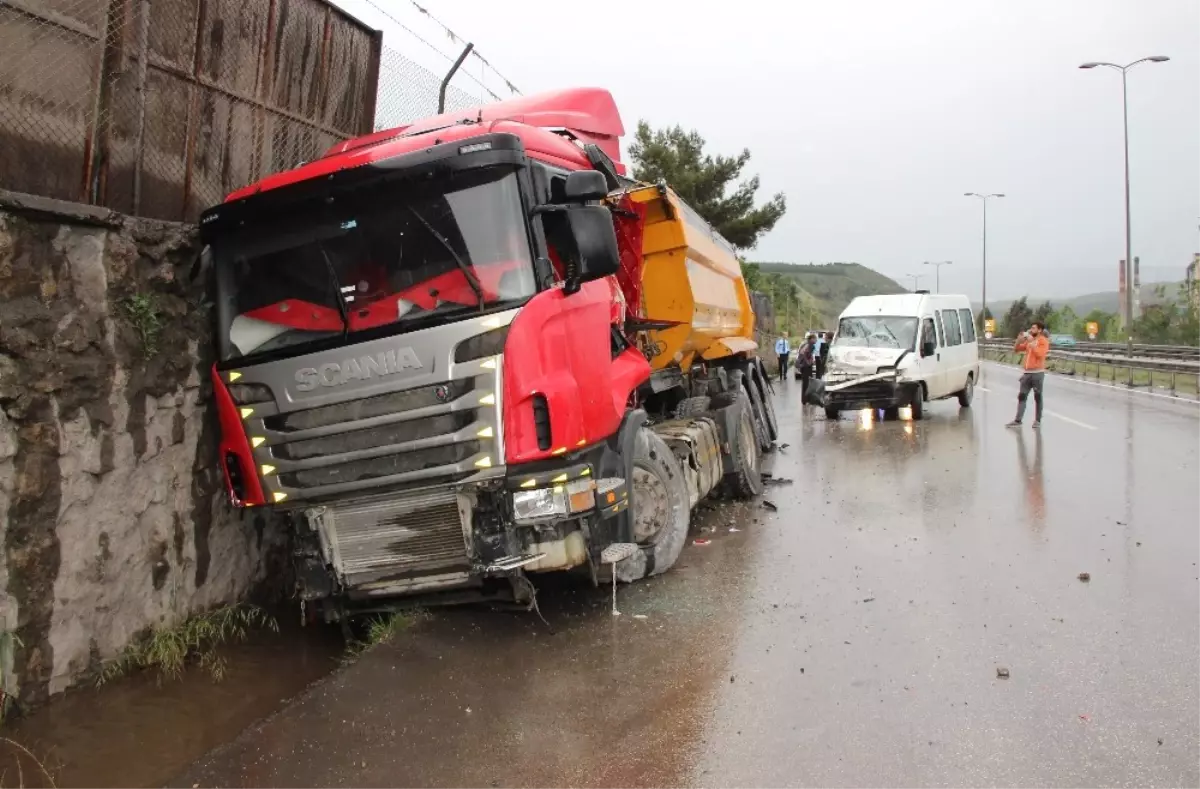 Karabük\'te Trafik Kazası: 5 Yaralı