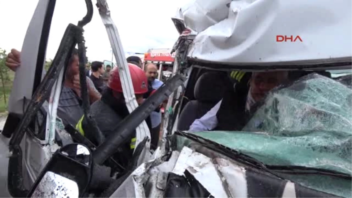 Konya Karşı Şeride Geçen Tır, Öğretmenleri Taşıyan Minibüsle Çarpıştı: 11 Yaralı