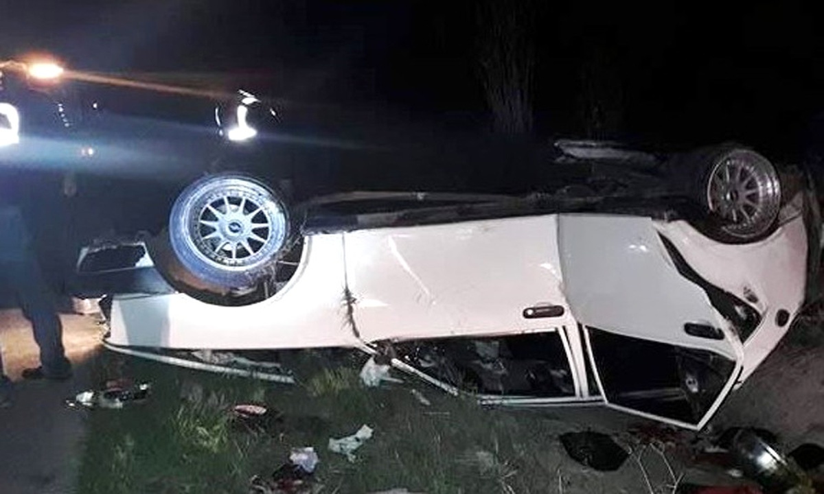 Lastiği Patlayan Otomobil Bariyerlere Çarptı: 1 Yaralı
