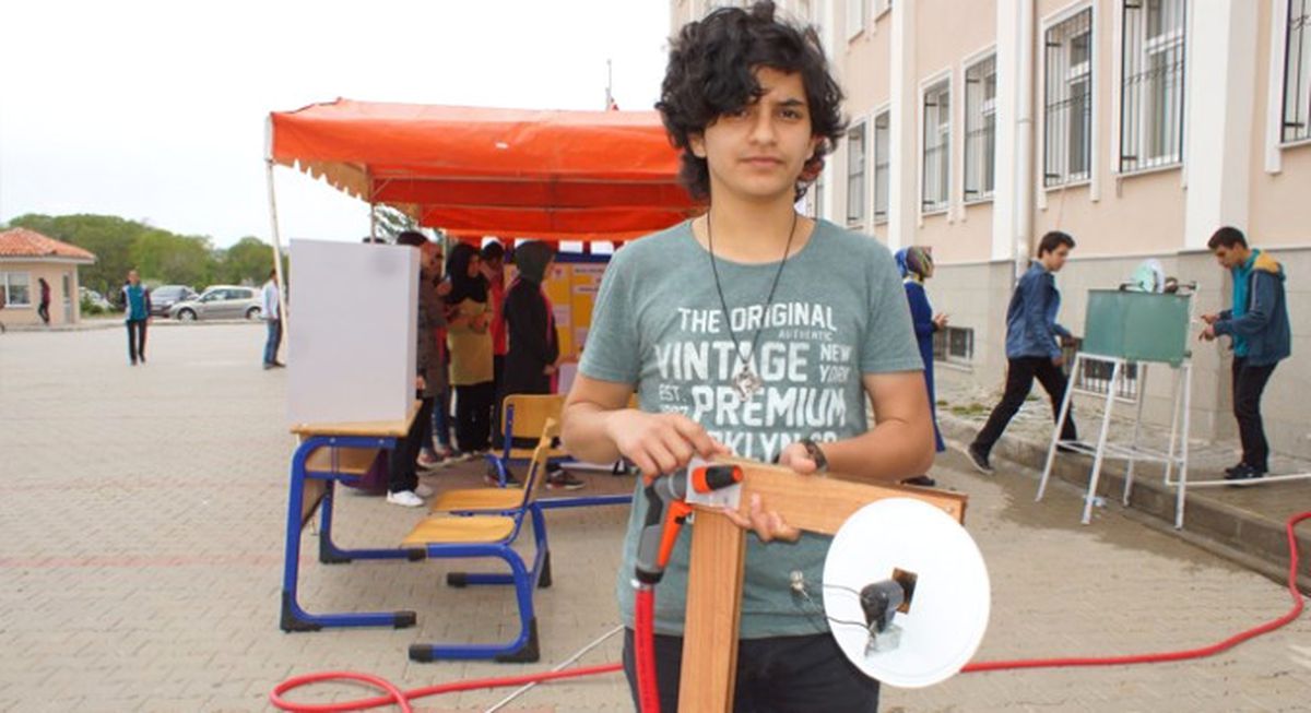 Liselilerden Musluktan Akan Suyu Elektriğe Dönüştüren Proje