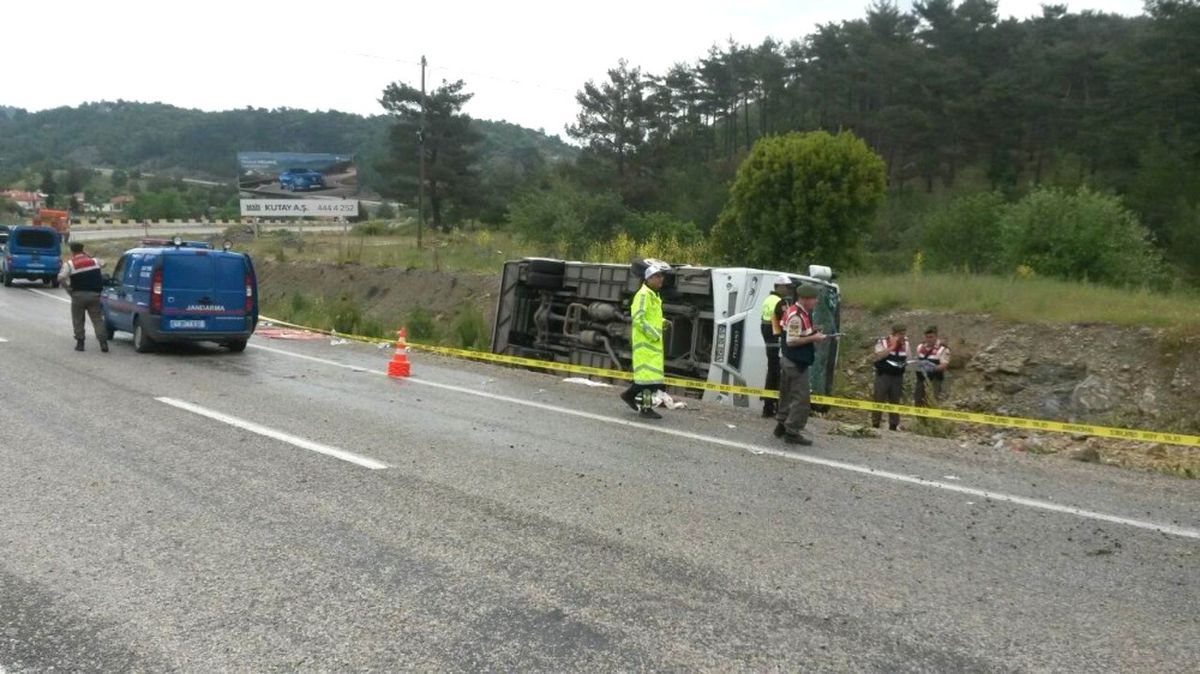 Muğla-Denizli Yolunda Otobüs Devrildi: 16 Yaralı