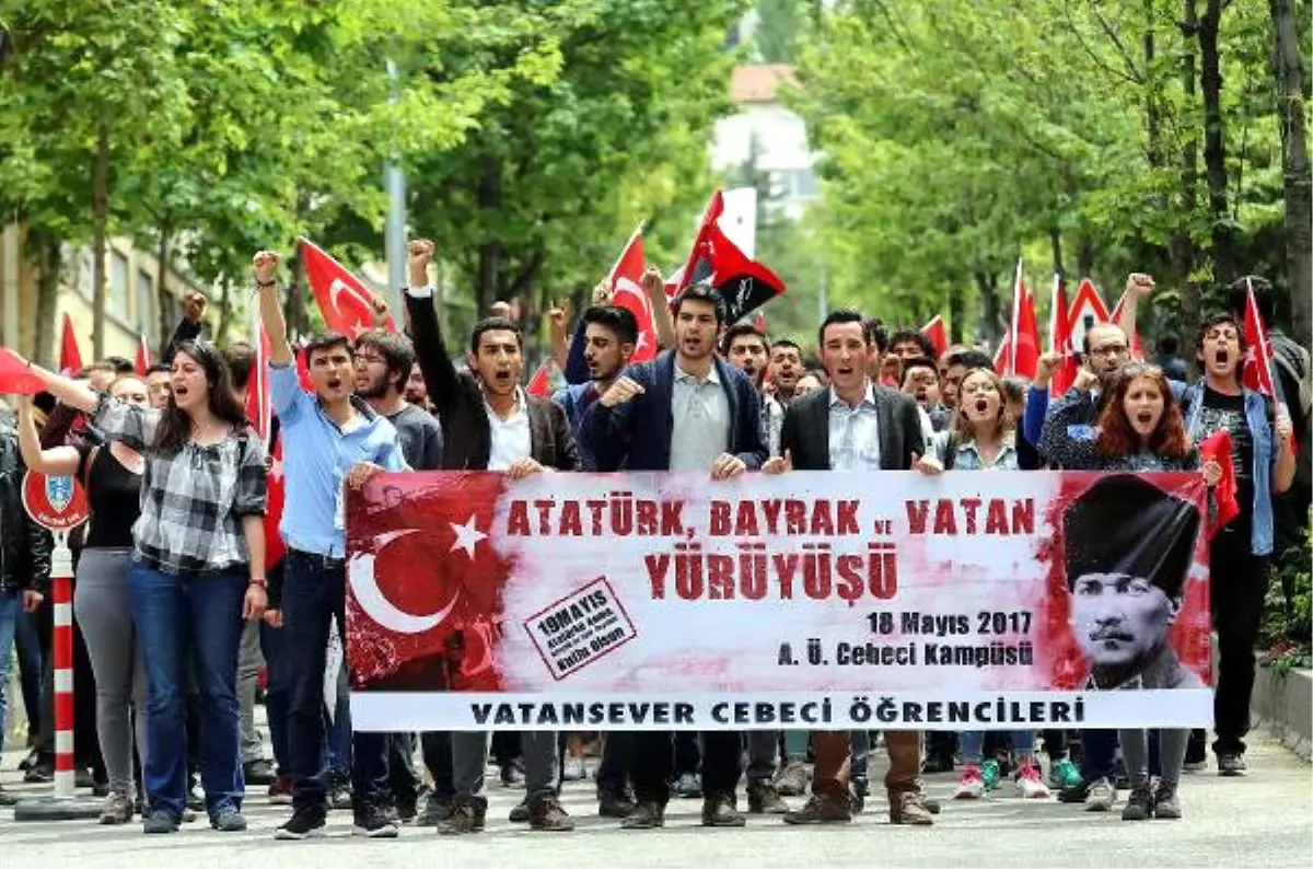 Mülkiyeli Öğrenciler, Atatürk, Bayrak ve Vatan İçin Yürüdü