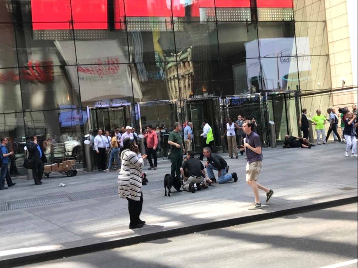 New York\'ta Araç Yayalara Çarptı: 1 Ölü, 10 Yaralı