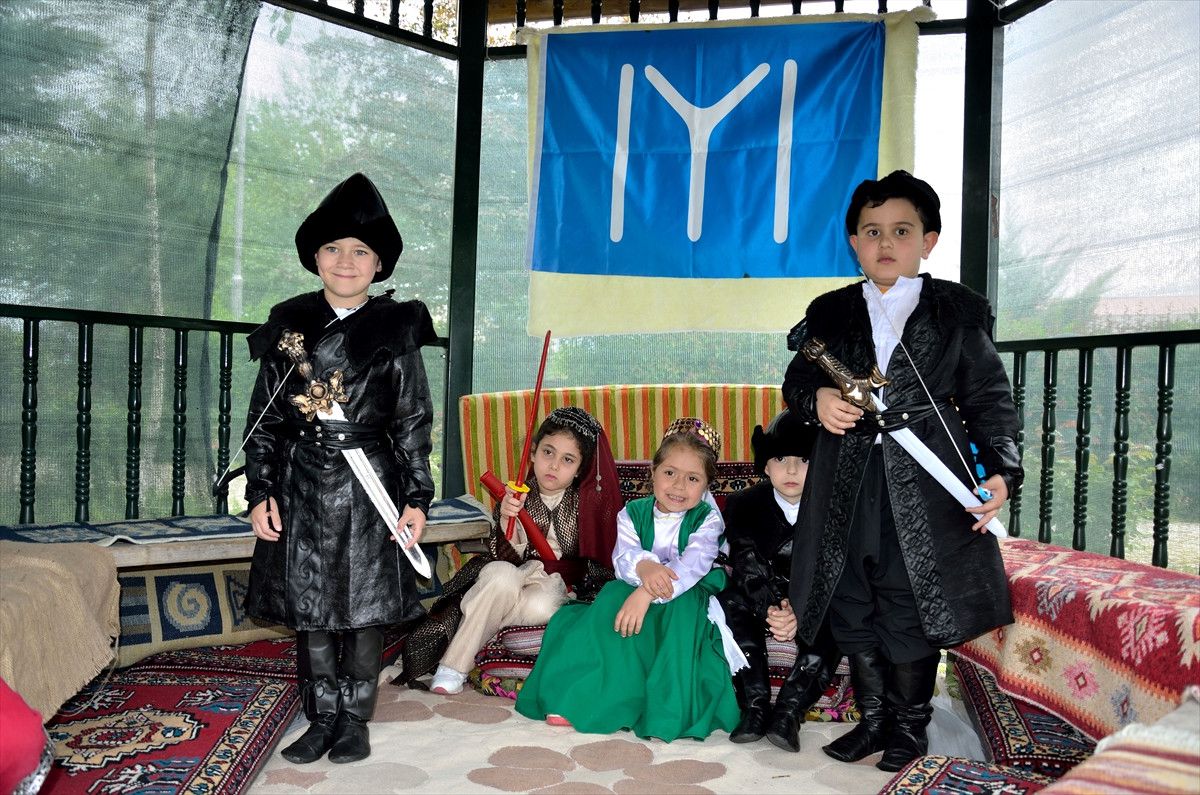 Öğrenciler Diriliş Ertuğrul\'u Canlandırdı