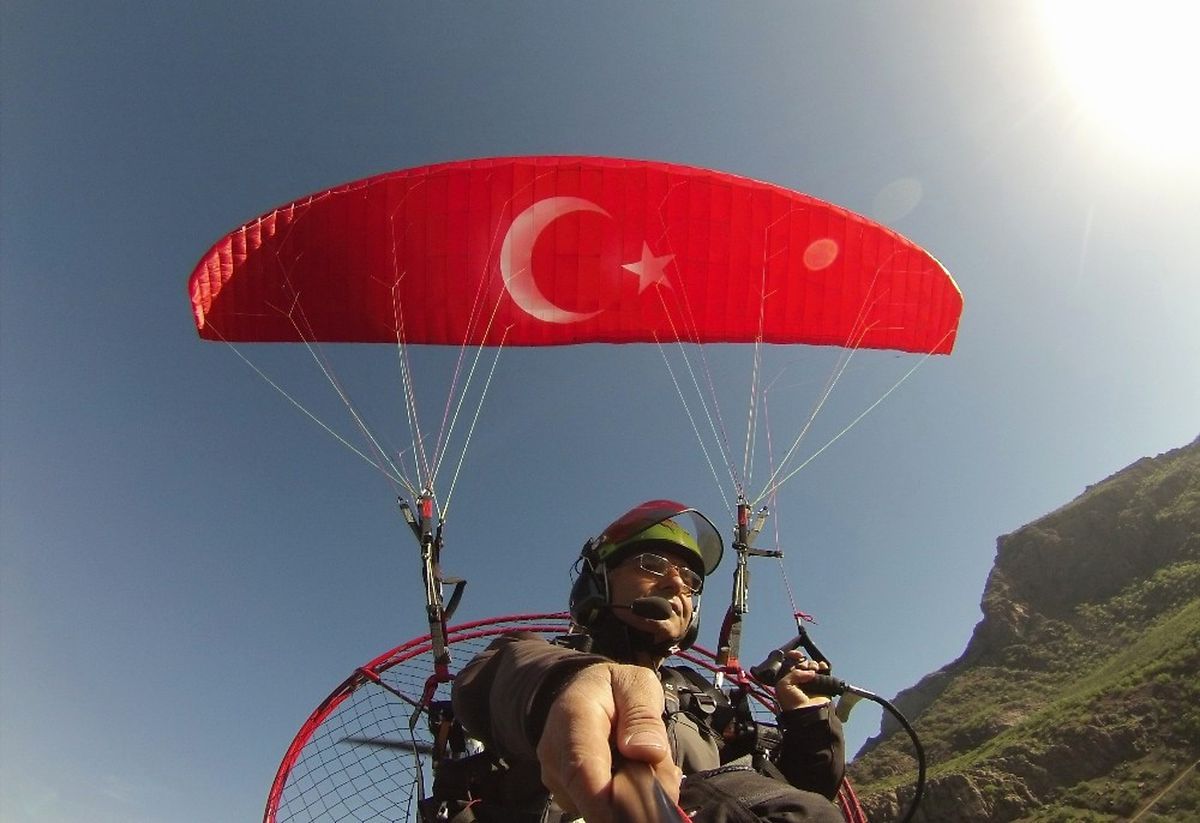 Operasyonun Sürdüğü Kato\'da Yamaç Paraşütü
