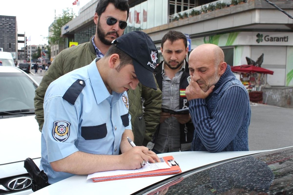 İstanbul\'da Trafik Polisleri Kuş Uçurtmuyor