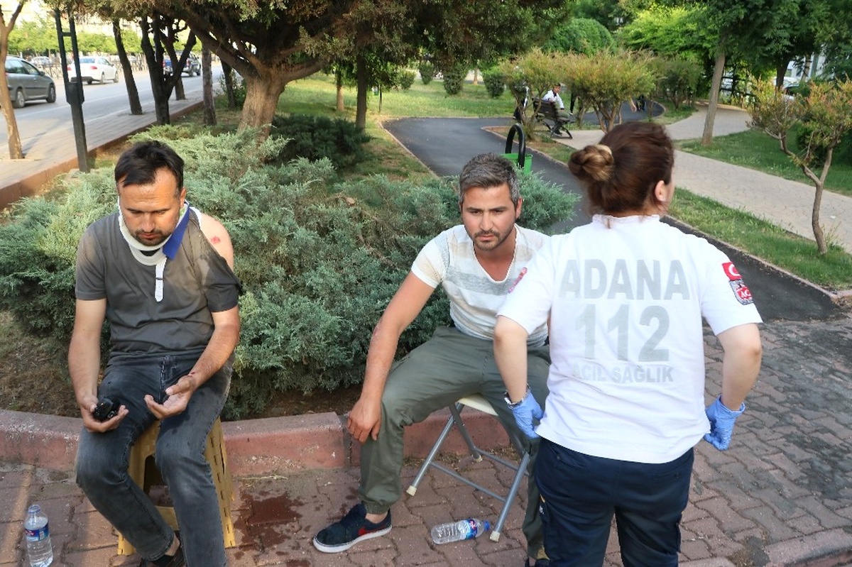 Pikap ile Polis Motosikleti Çarpıştı: 2 Polis Yaralı