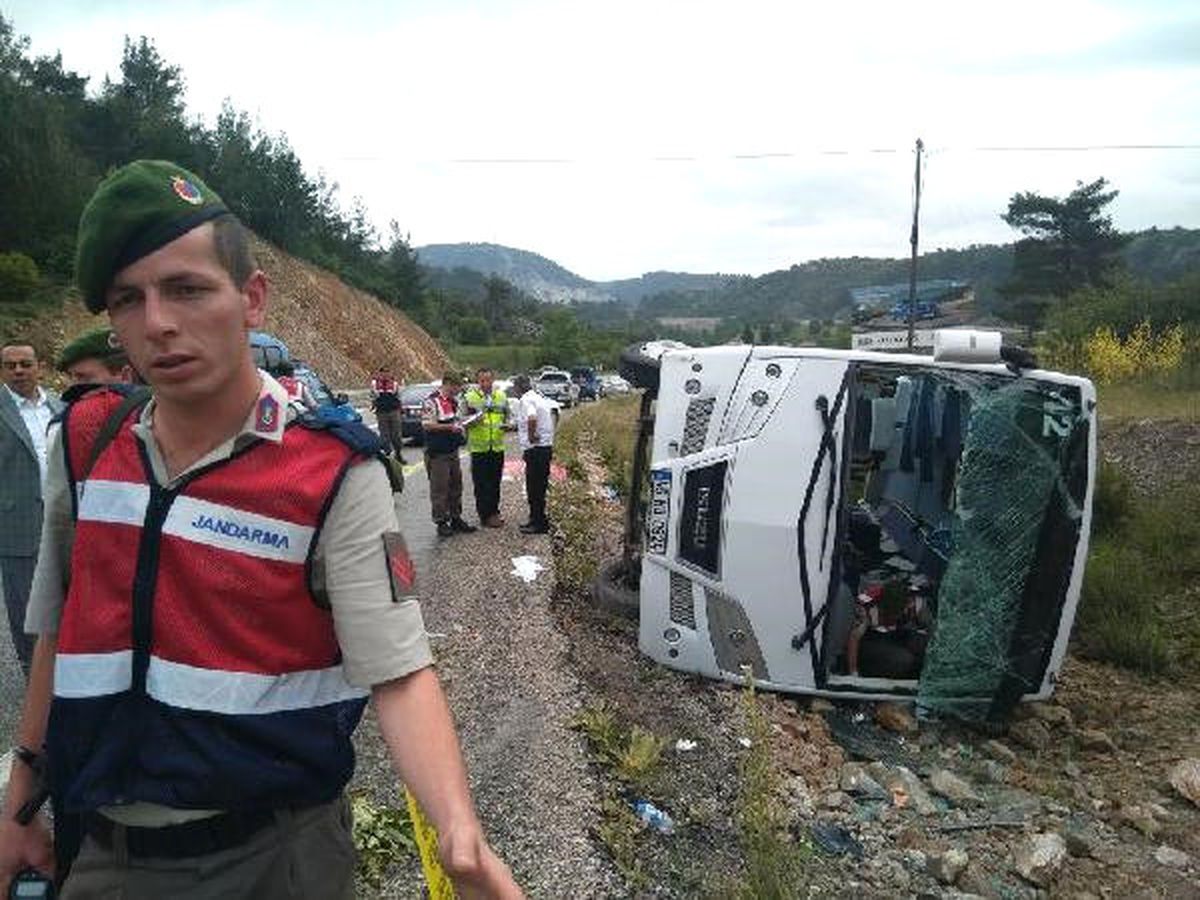 Rus Turistleri Taşıyan Midibüs Devrildi: 18 Yaralı (2)
