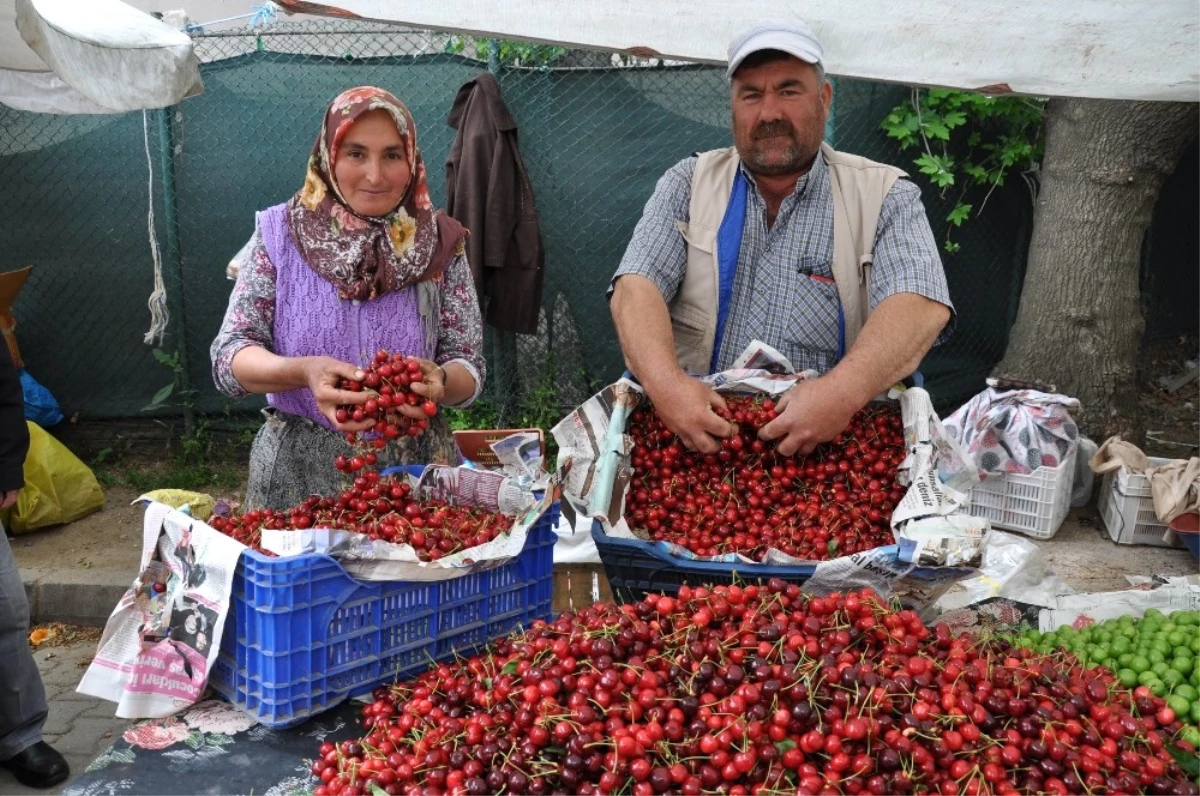 Simav Kirazı Pazardaki Yerini Aldı