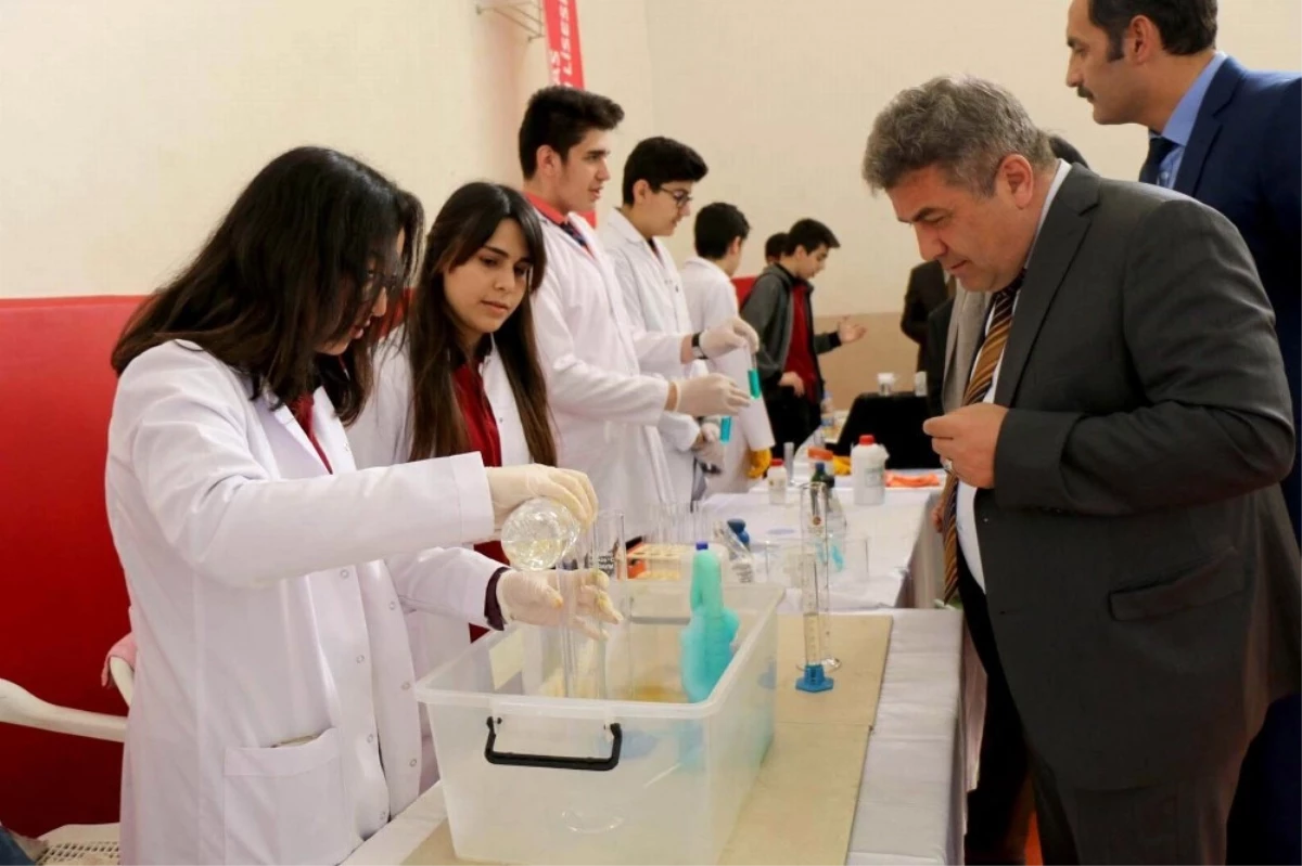 Sivas Fen Lisesi\'nde Bilim Fuarı Düzenlendi