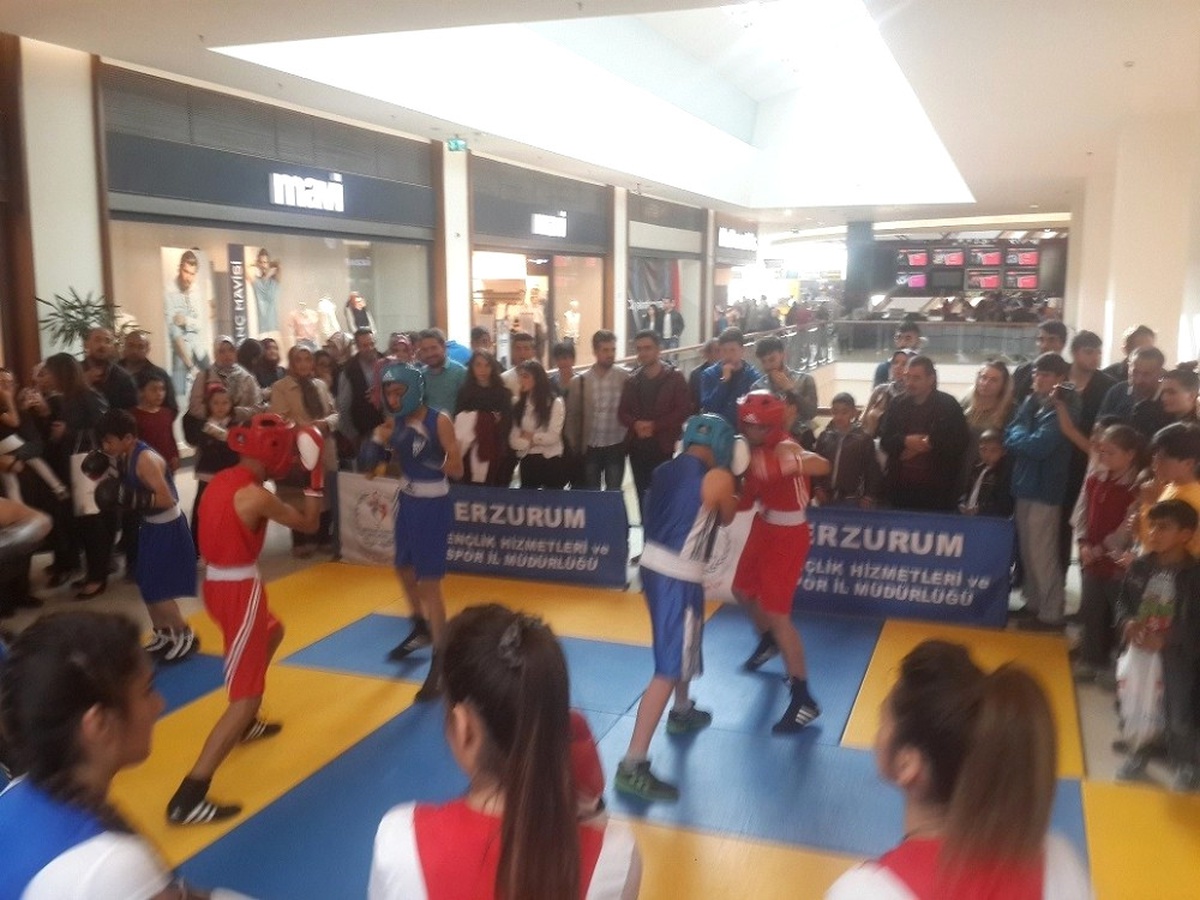 Spor Gösterileri Avm\'lere Taştı