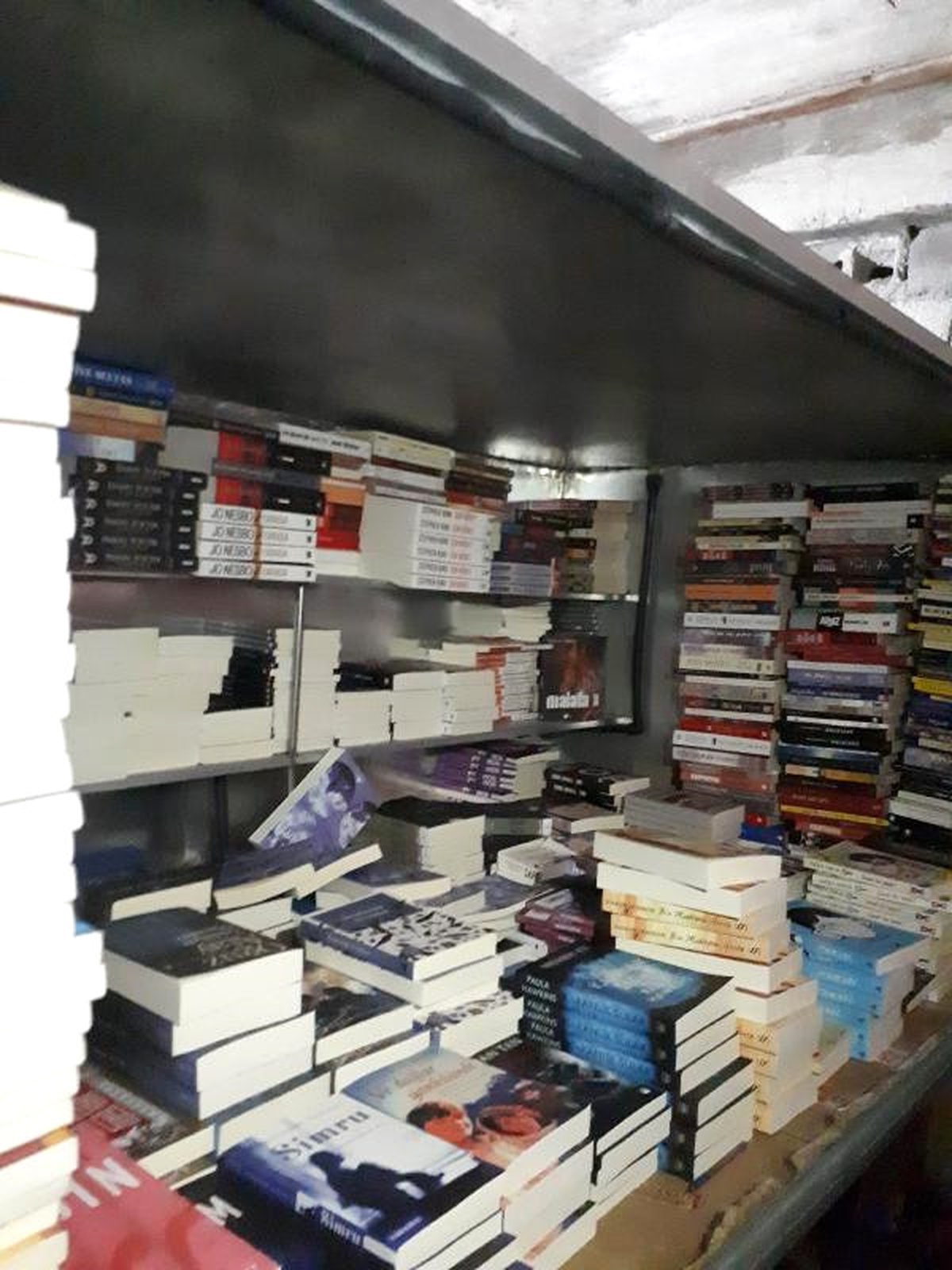 Su Deposundan\' 994 Korsan Kitap Çıktı