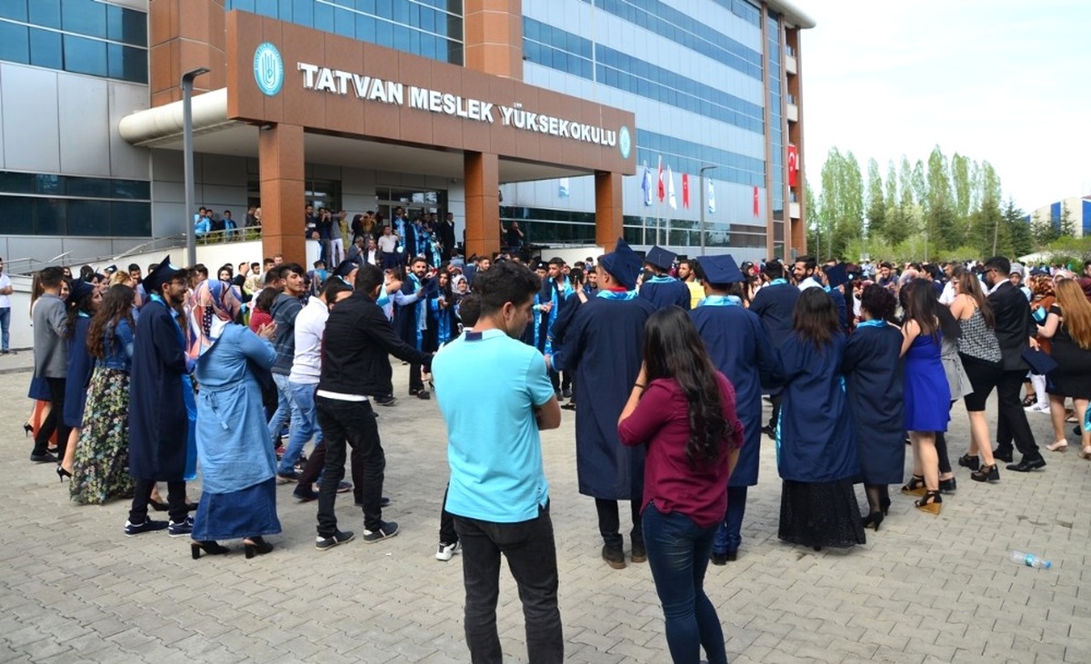 Tatvan Myo\'da Mezuniyet Töreni