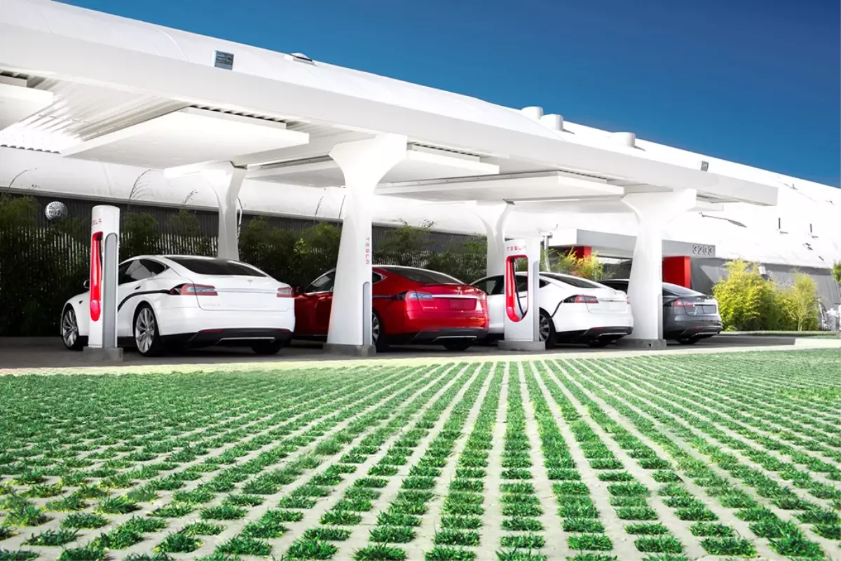 Tesla Şarj Ağını Genişletiyor