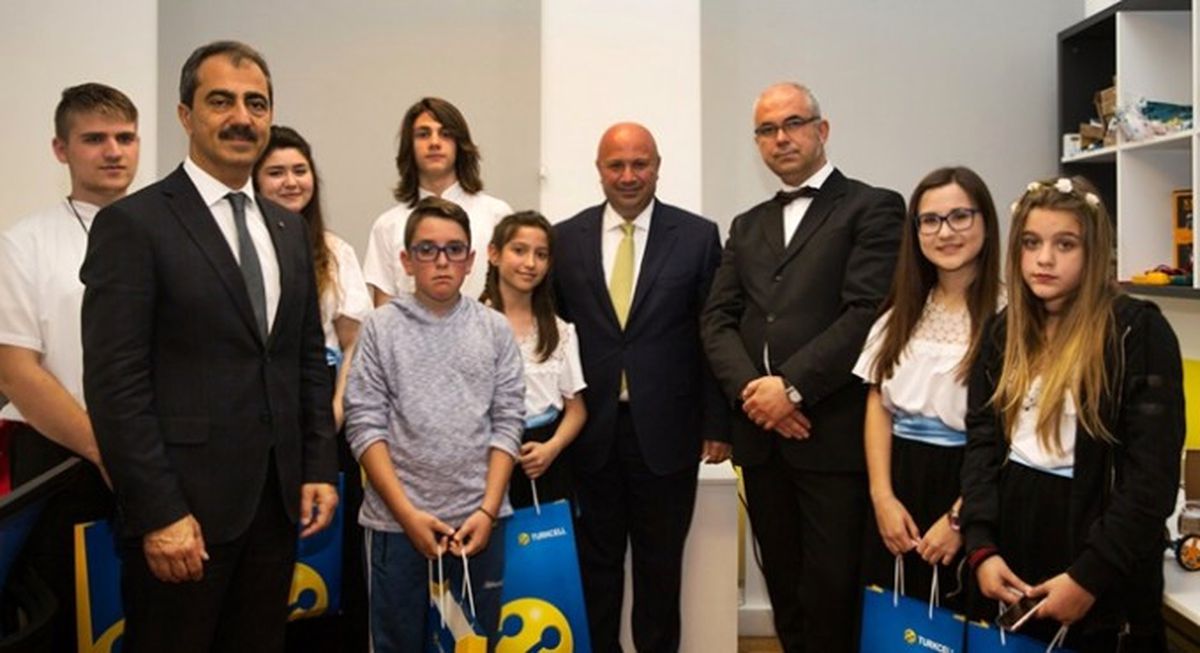 Turkcell\'den Gökçeada Rum Okulu\'na Destek