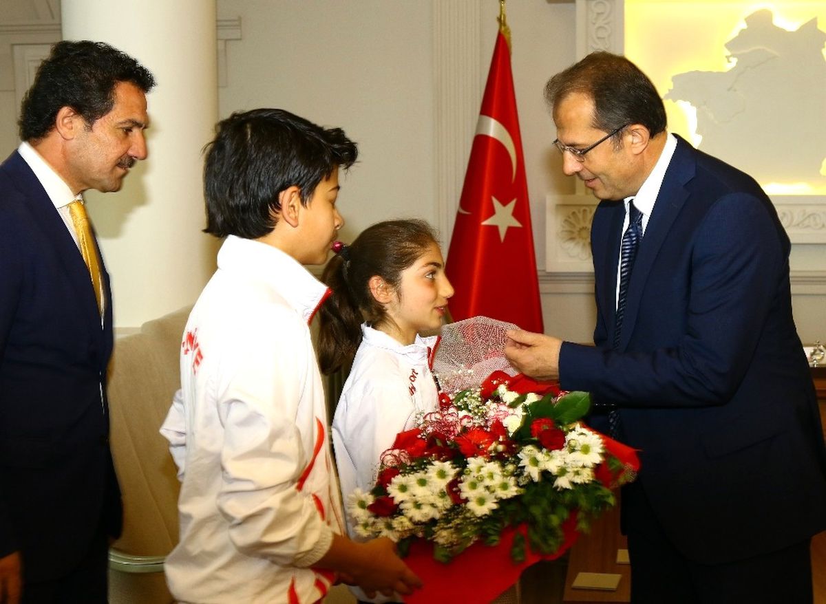 Vali Taşyapan, Başarılı Sporcuları Ödüllendirdi