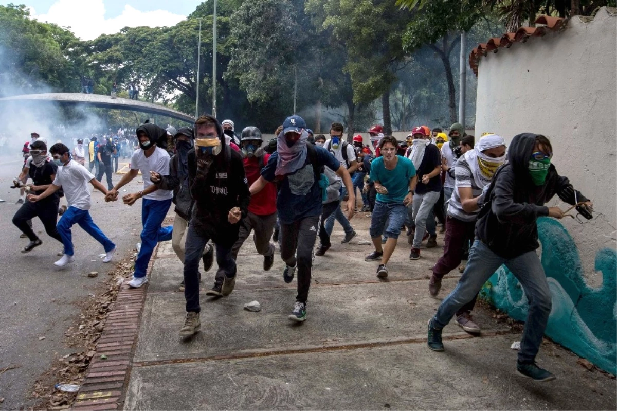 Venezuela\'daki Hükümet Karşıtı Gösteriler