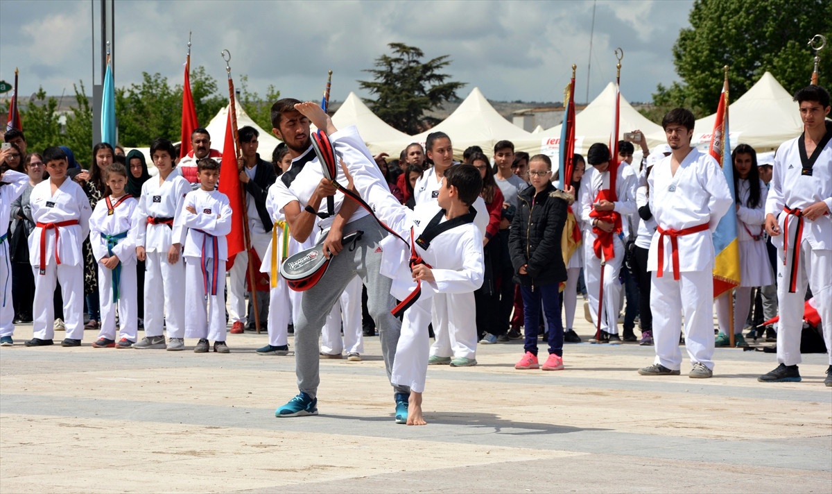 19 Mayıs Atatürk\'ü Anma, Gençlik ve Spor Bayramı