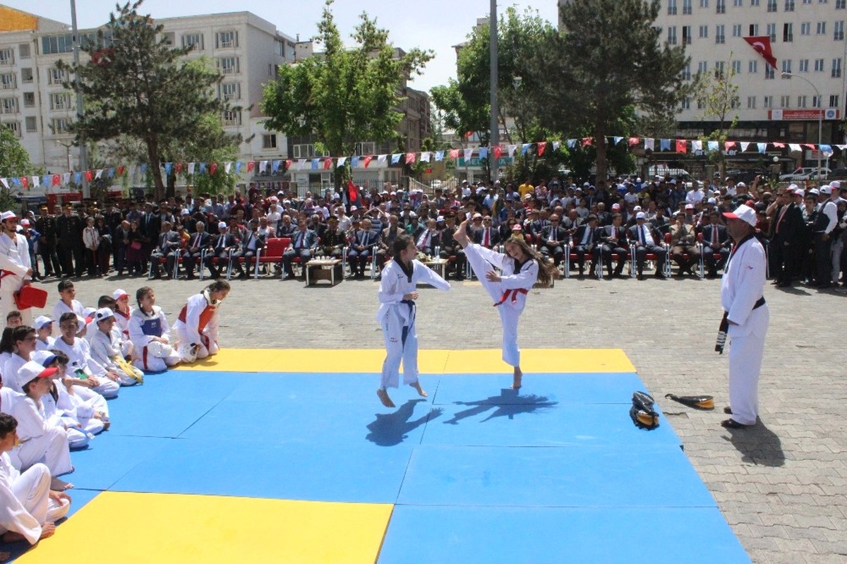 19 Mayıs Atatürk\'ü Anma Gençlik ve Spor Bayramı