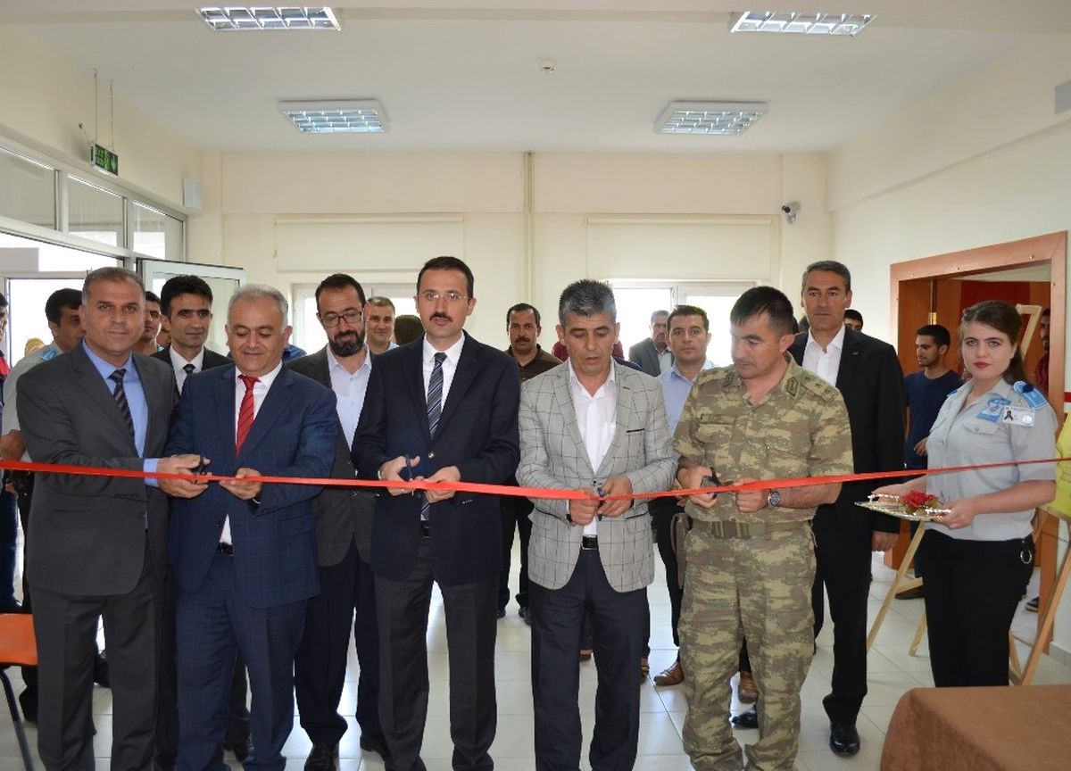 Adilcevaz\'da Kaligrafi Sergisi ve Müzik Dinletisi