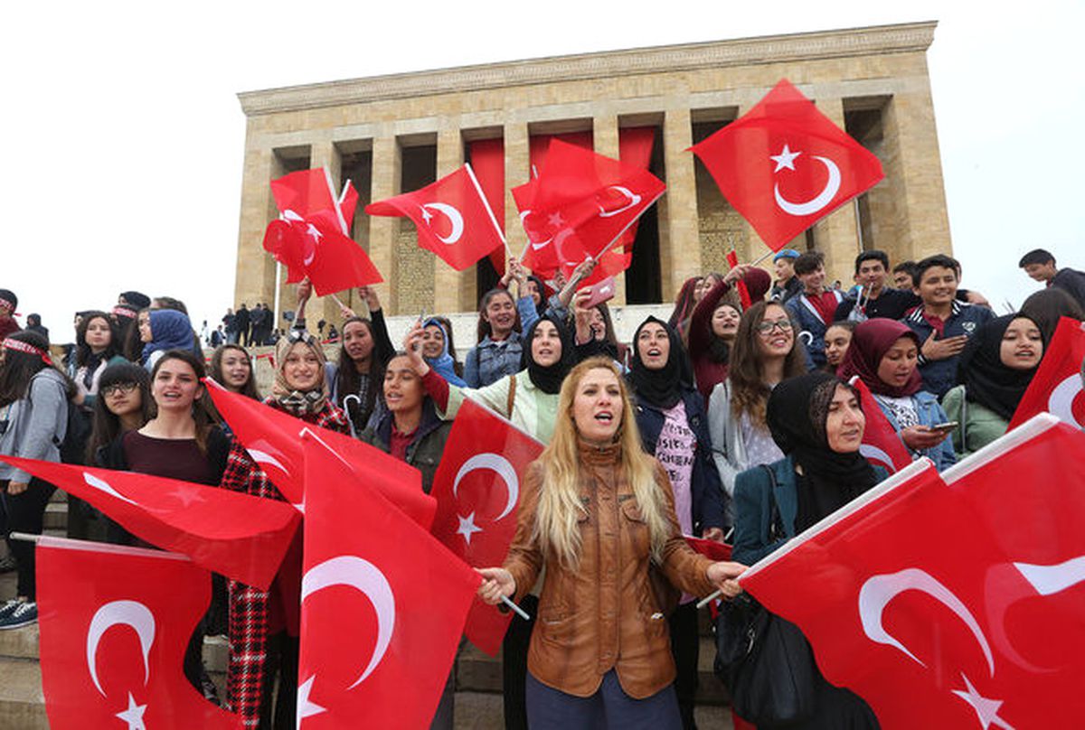 Ankara\'da 19 Mayıs Coşkusu! Gençler Anıtkabir\'e Koştu