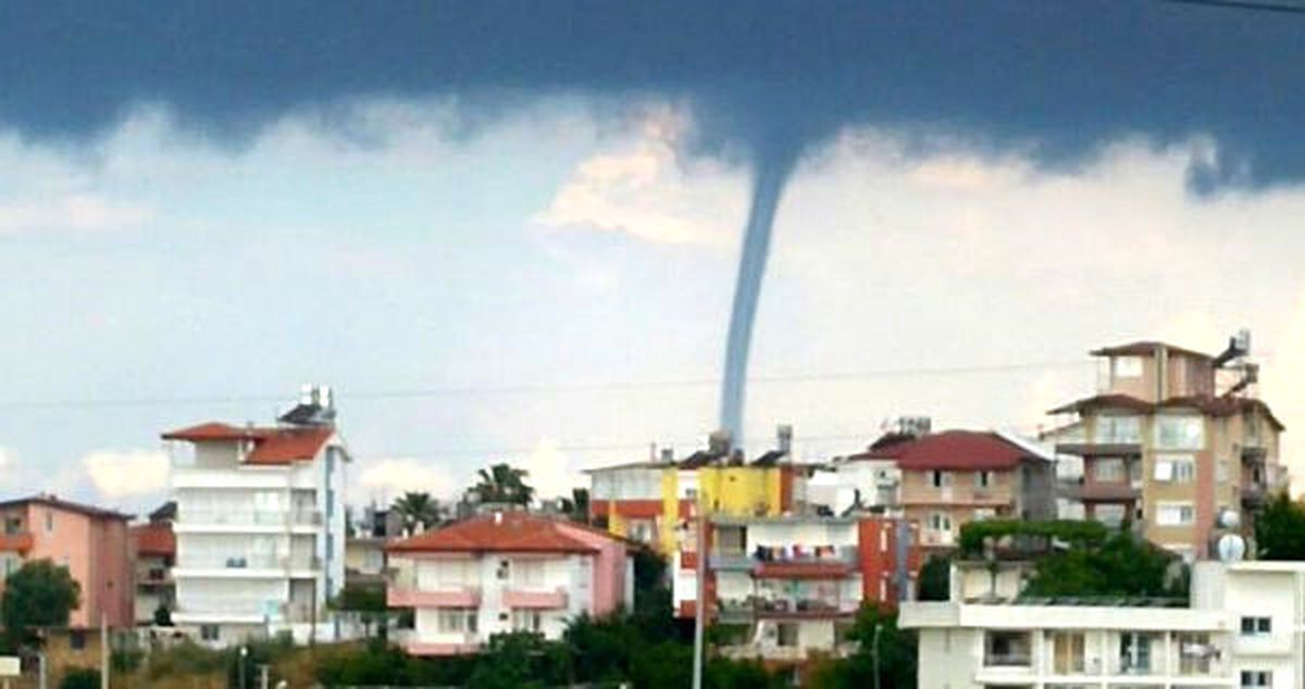 Antalya\'da Denizde Oluşan 4 Hortum Korkuttu