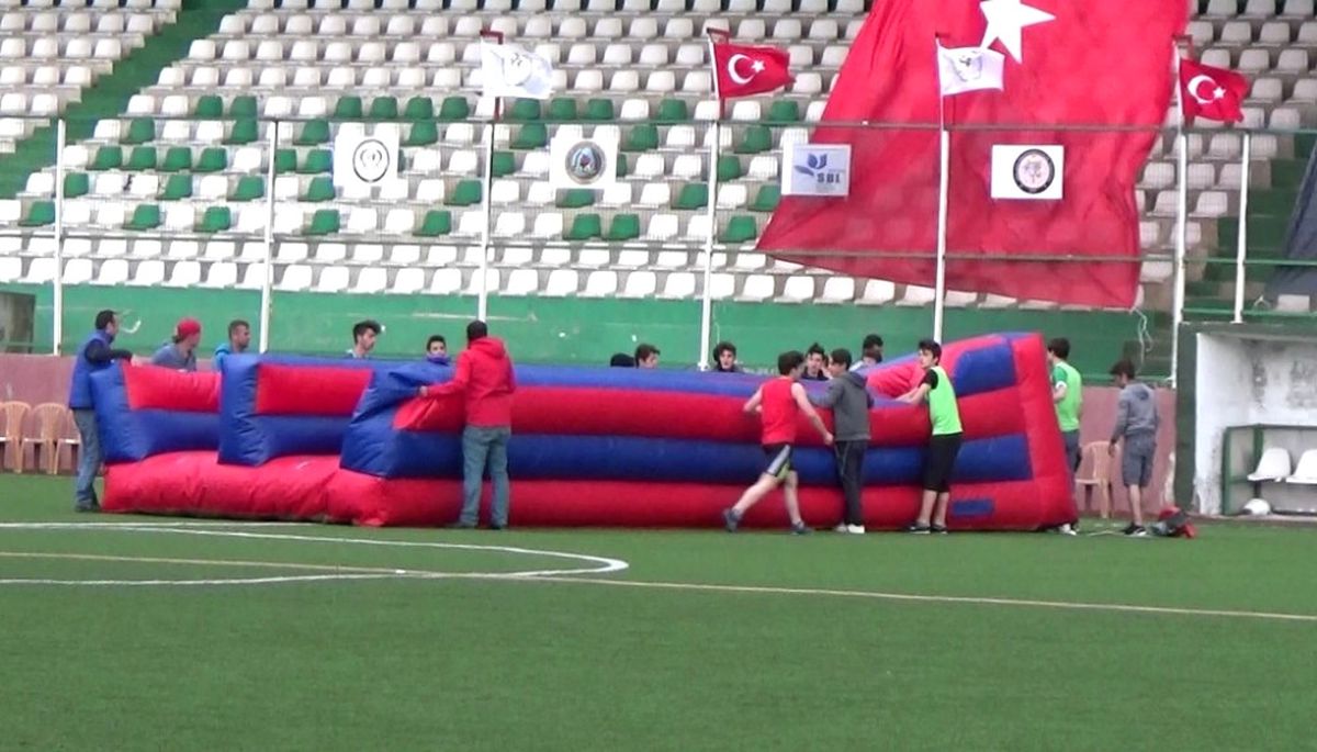 Artvin\'de 19 Mayıs Programına Fırtına Engeli