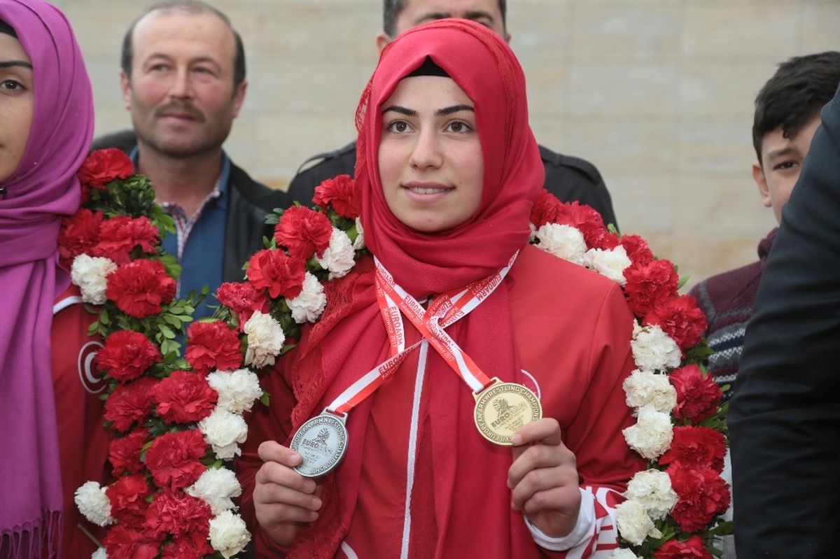 Avrupa Bilek Şampiyonu Yeter Bağ\'a Törenli Karşılama