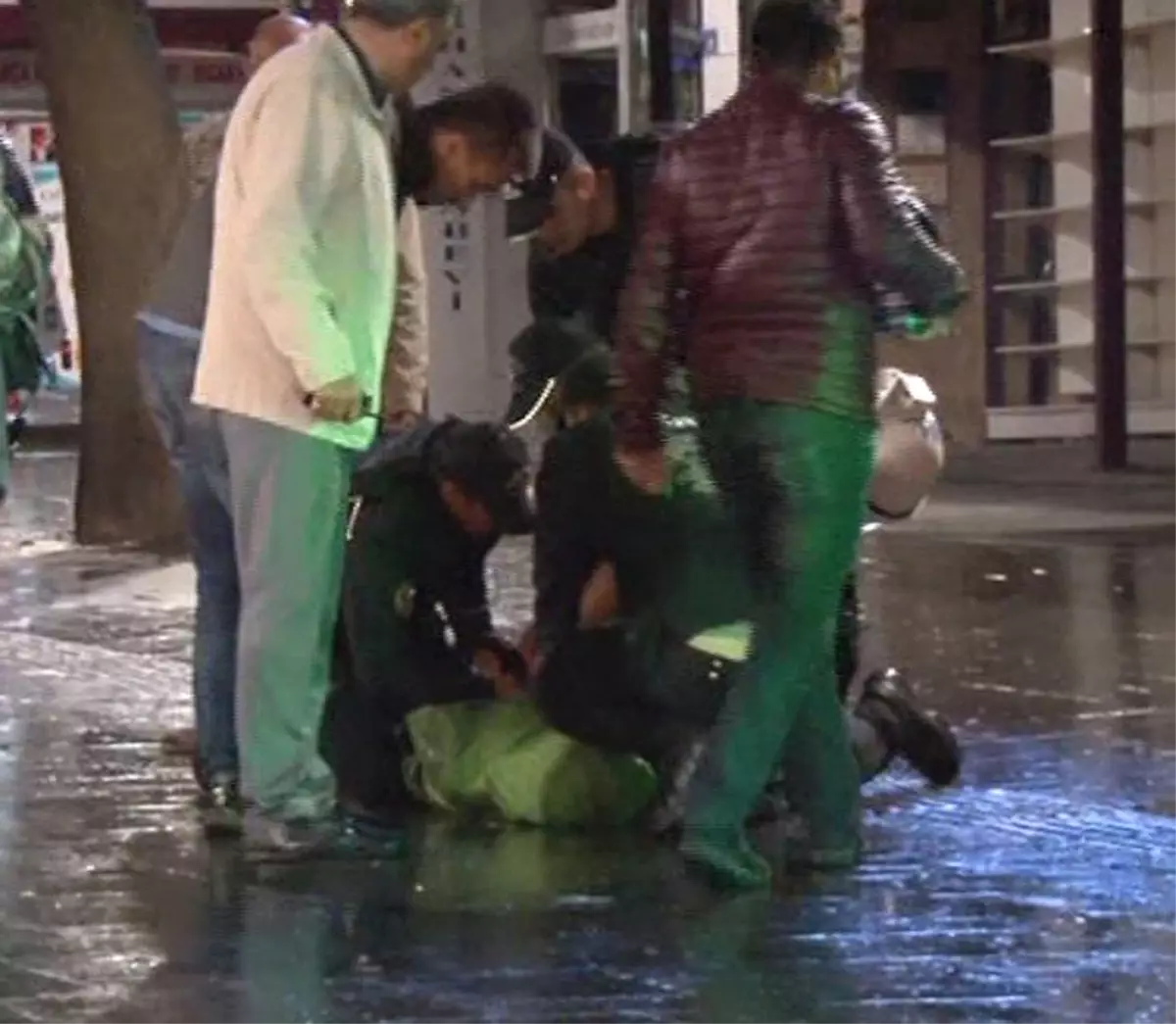 Başkent\'te Khk Protestosuna Polis Müdahalesi: 2 Gözaltı