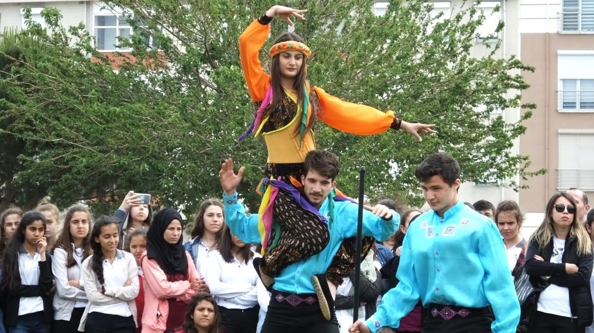 Burhaniye\'de 19 Mayıs Coşkusu