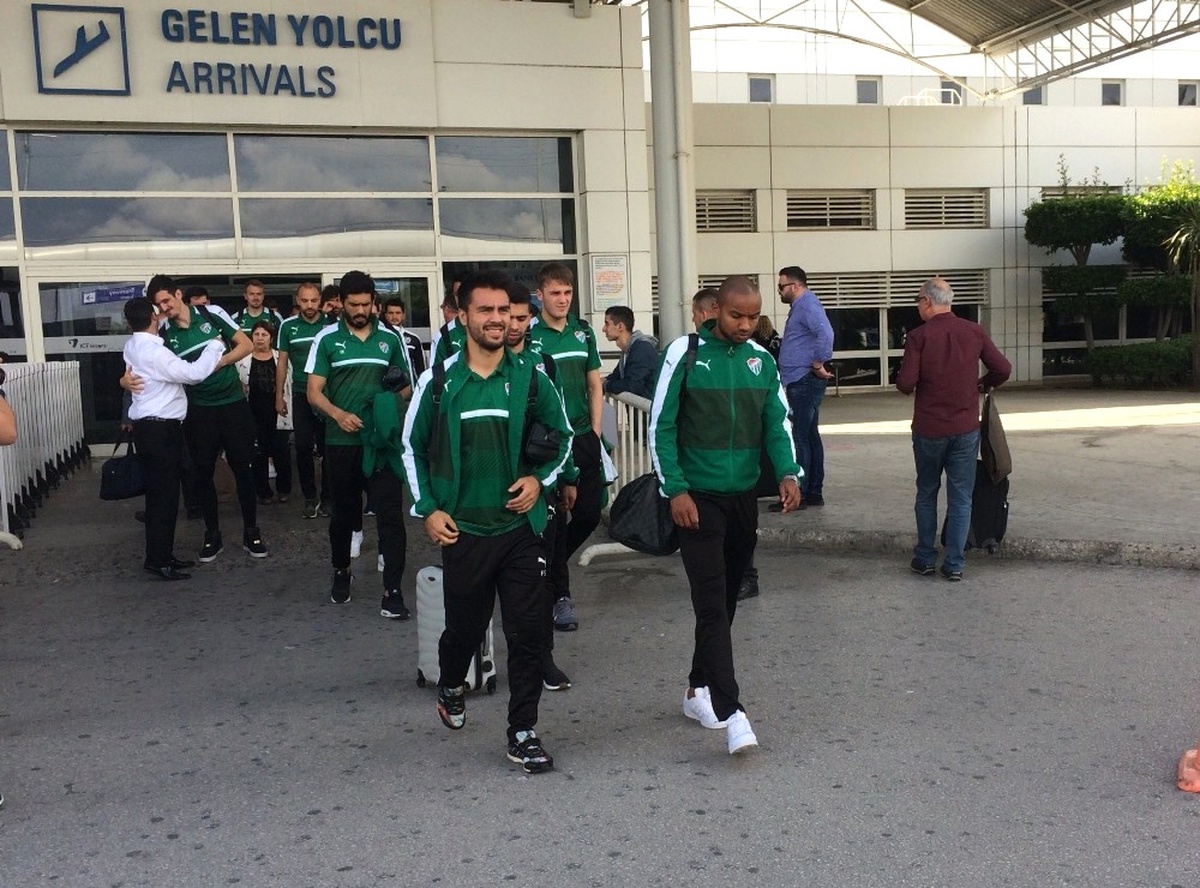 Bursaspor Kafilesi Antalya\'ya Geldi