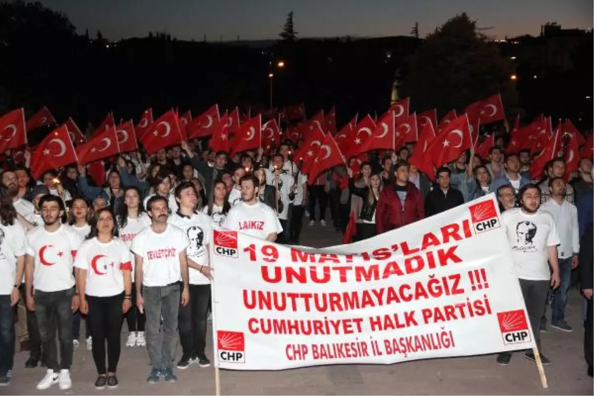 CHP\'li Gençlerden Fener Alayı