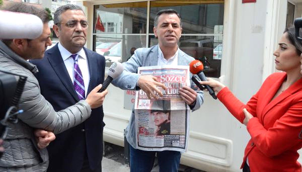 CHP\'li Vekiller Sözcü Gazetesi Önünde Açıklama Yaptı