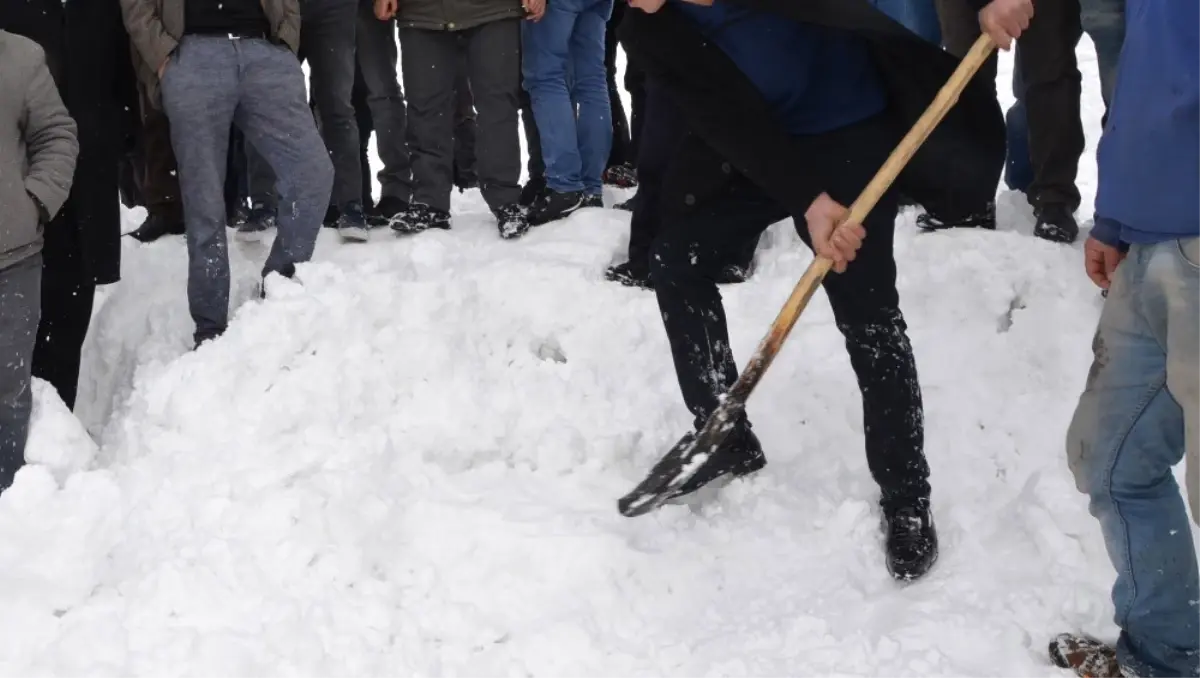 Çığ Altında Kalan Kişinin Cesedine 4 Ay Sonra Ulaşıldı