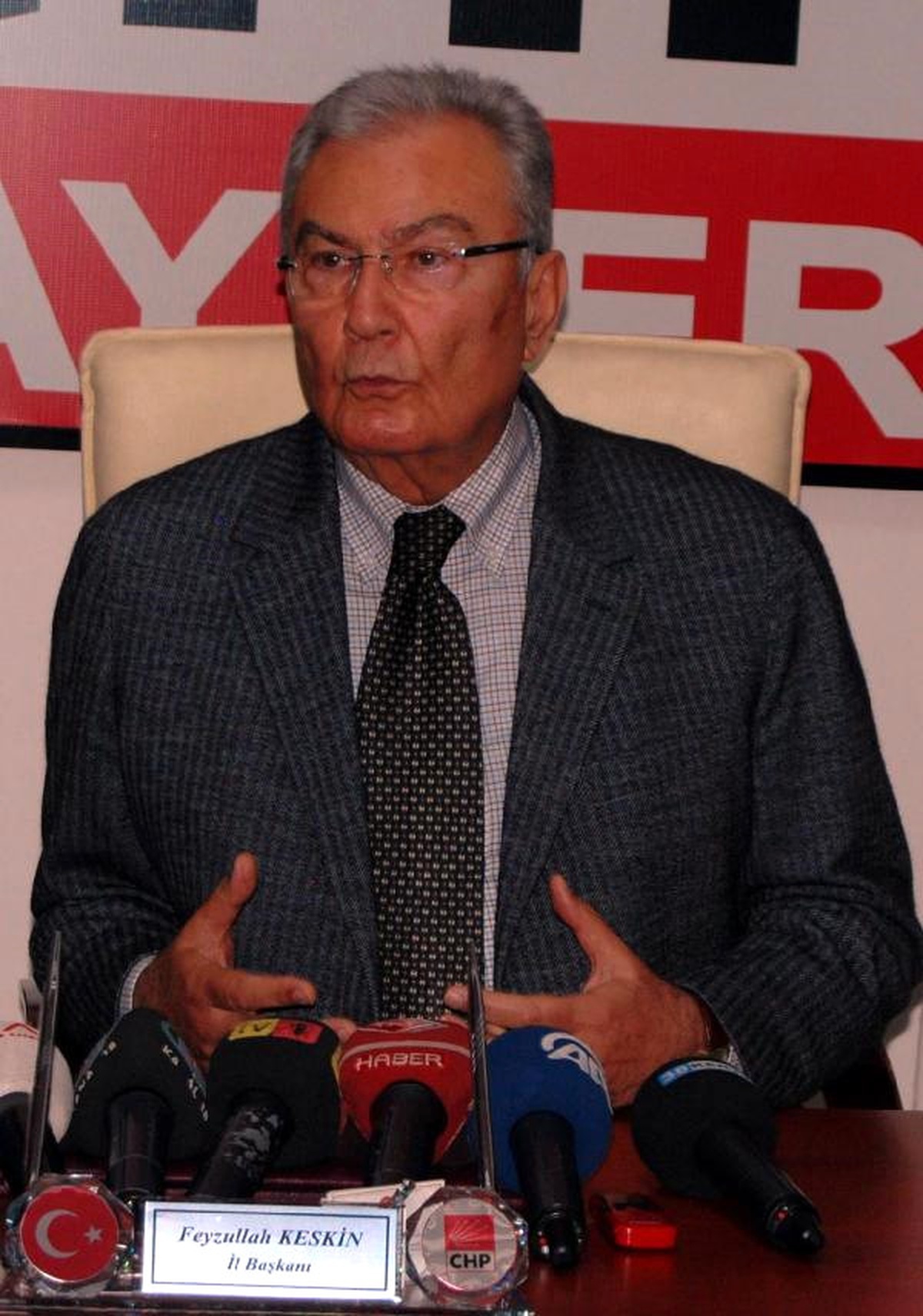 Deniz Baykal: Meriyet Ayrı, Meşruiyet Ayrıdır