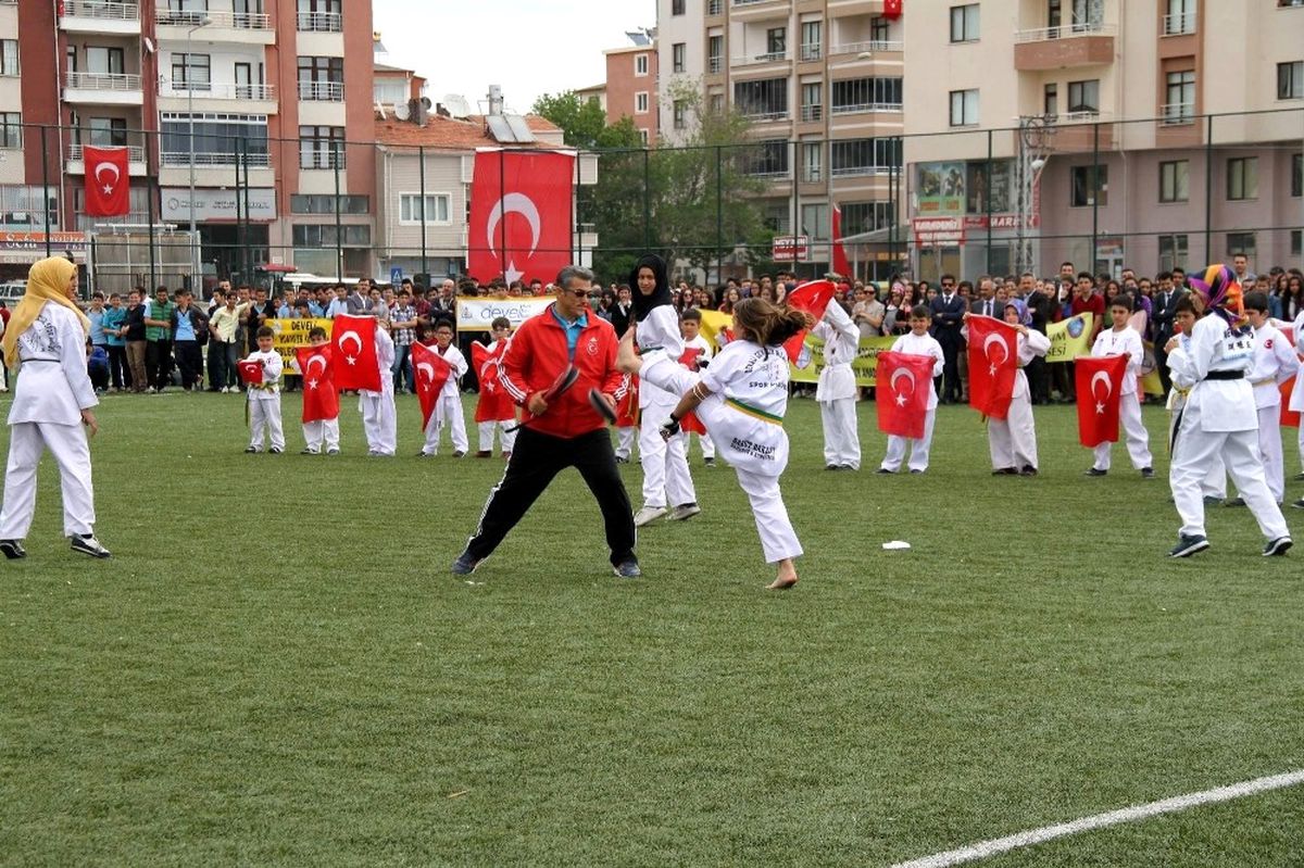 Develi\'de 19 Mayıs Atatürk\'ü Anma, Gençlik ve Spor Bayramı Kutlamaları