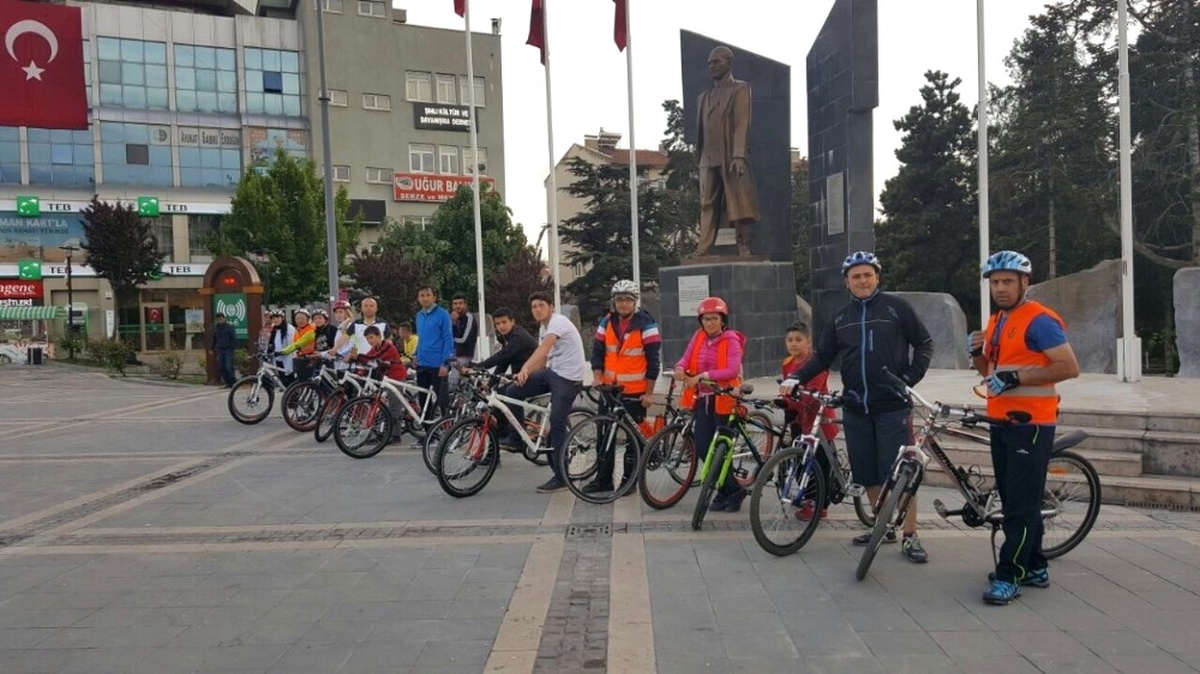 Develi\'de Bisiklet Turu ile Tarihi Mekanları Gezdiler