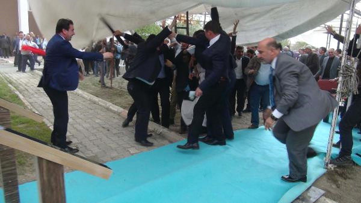 Diyanet İşleri Başkanı Görmez\'in Katıldığı Temel Atma Töreninde Rüzgar Protokol Çadırını Uçurdu