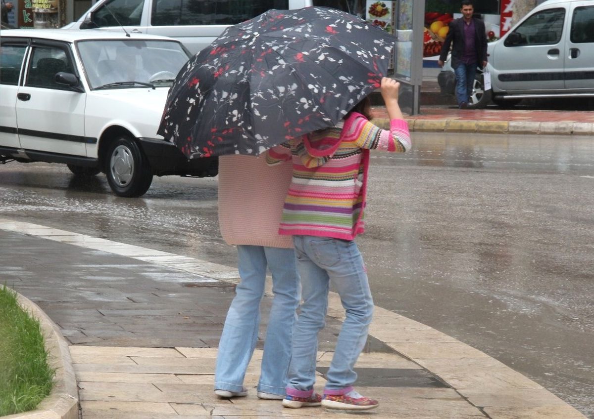 Elazığ\'da Sağanak Yağış Etkili Oldu