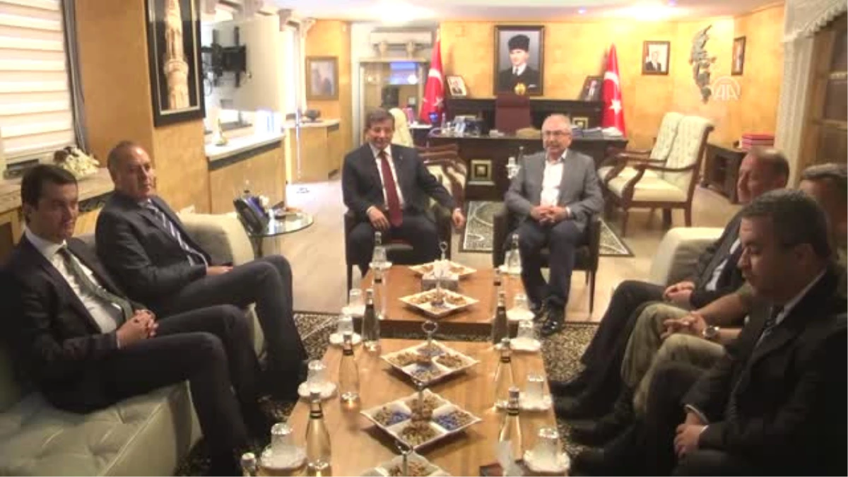 Eski Başbakan Davutoğlu: "Bir Daha O Çukurdan Çıkamayacaklar"