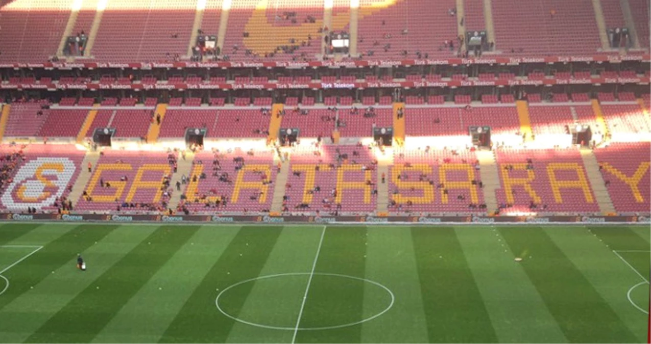 Galatasaraylılar TT Arena\'nın Boş Kalmasına Twitter\'dan İsyan Etti