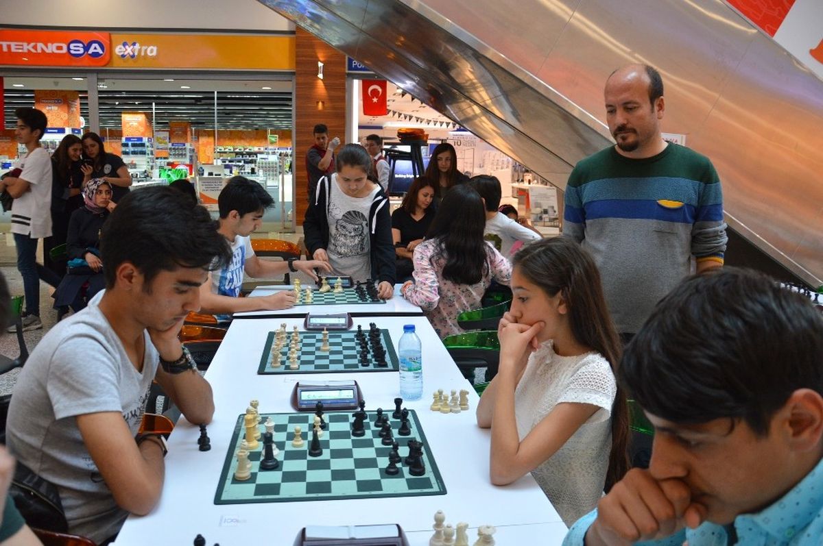 Gençler Satrançla Buluştu