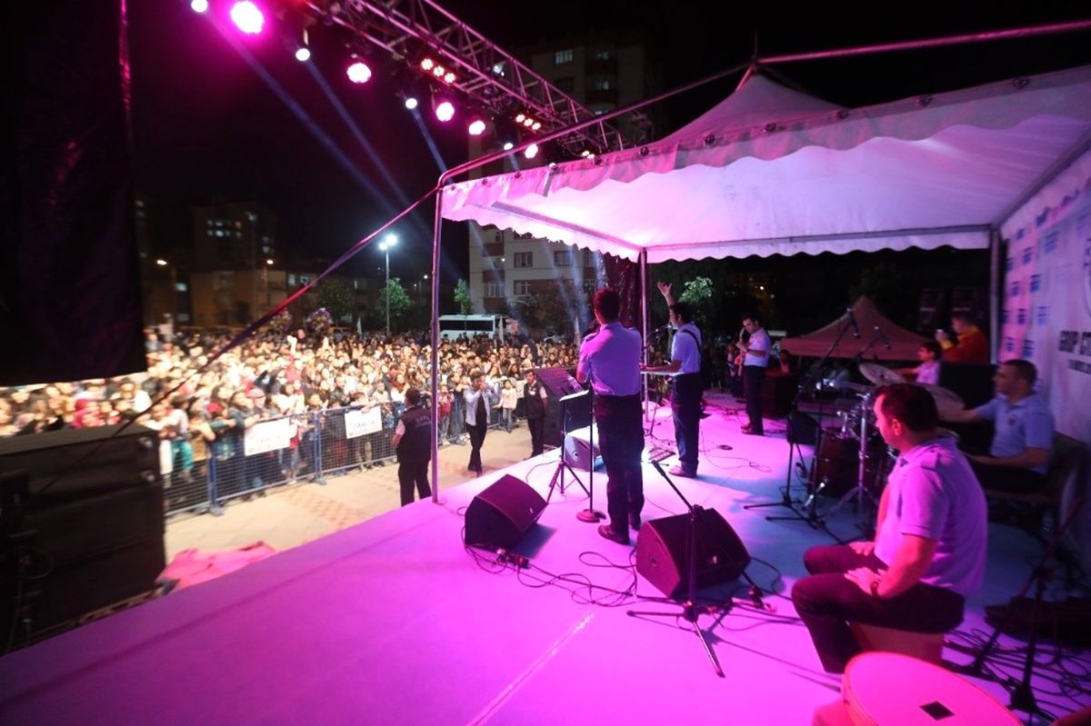 Grup Cte Talas\'ta Konser Verdi